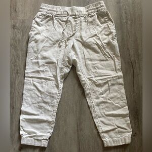 White Old Navy Capri Pants